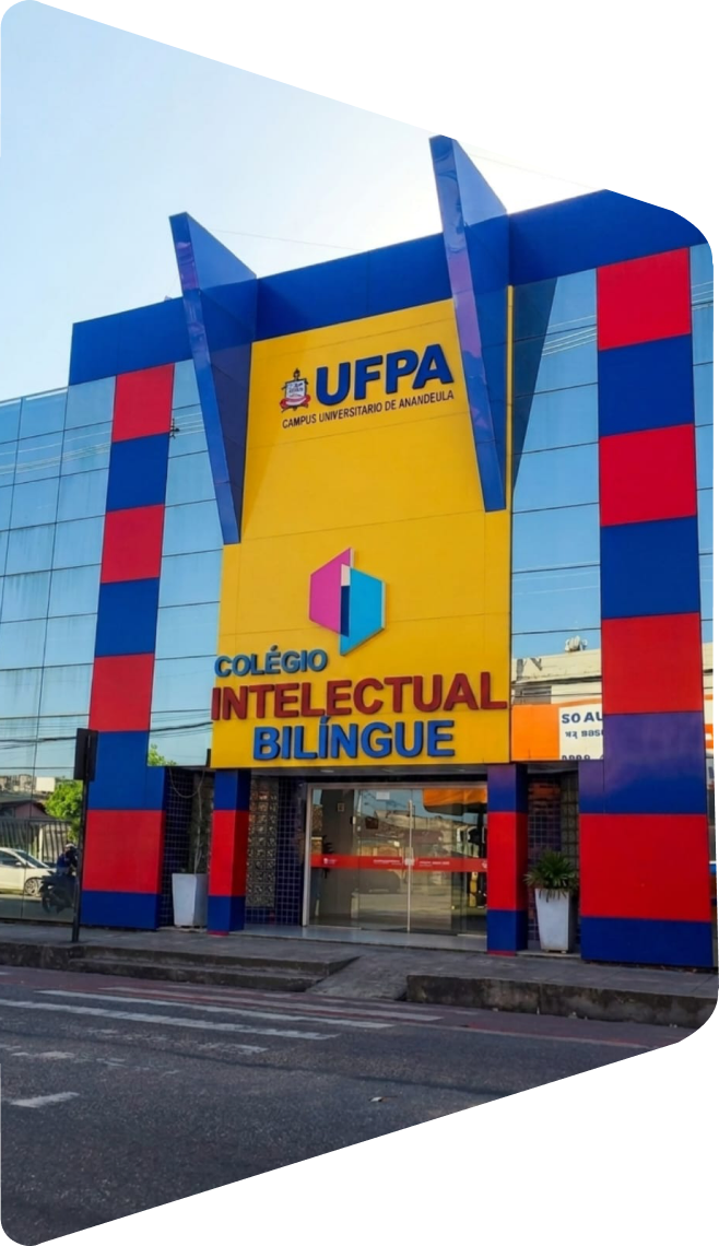 Fachada do Colégio Intelectual Bilíngue, no prédio com letreiro da UFPA, Campus Universitário de Ananindeua